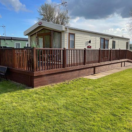 Beautiful 2 Bedroom Helmsley Lodge 노샘프턴 외부 사진