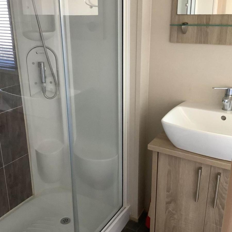 Beautiful 2 Bedroom Helmsley Lodge 노샘프턴 외부 사진