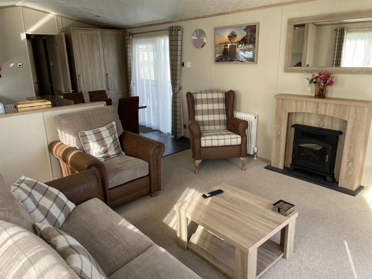 Beautiful 2 Bedroom Helmsley Lodge 노샘프턴 외부 사진