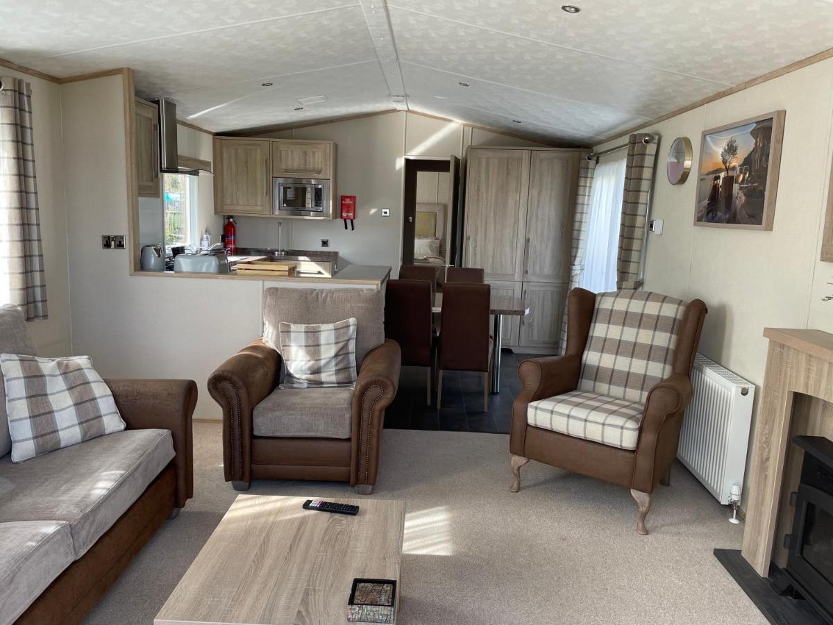 Beautiful 2 Bedroom Helmsley Lodge 노샘프턴 외부 사진