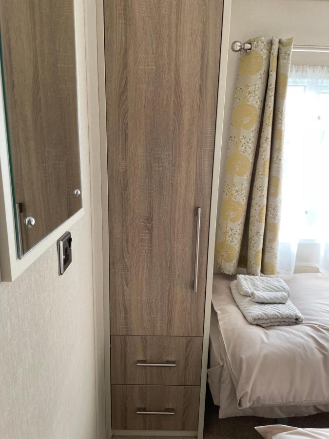 Beautiful 2 Bedroom Helmsley Lodge 노샘프턴 외부 사진
