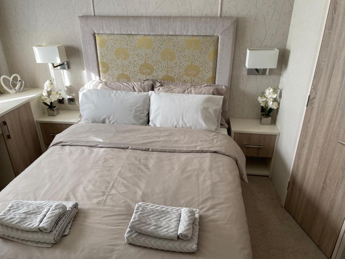 Beautiful 2 Bedroom Helmsley Lodge 노샘프턴 외부 사진