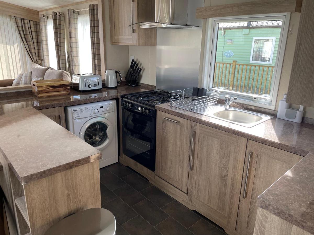 Beautiful 2 Bedroom Helmsley Lodge 노샘프턴 외부 사진