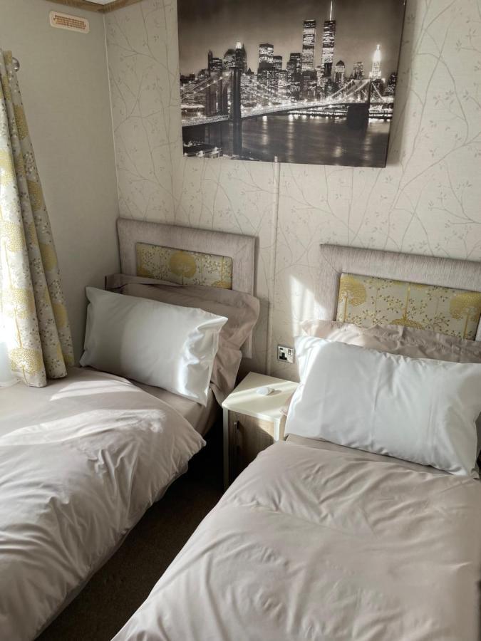 Beautiful 2 Bedroom Helmsley Lodge 노샘프턴 외부 사진